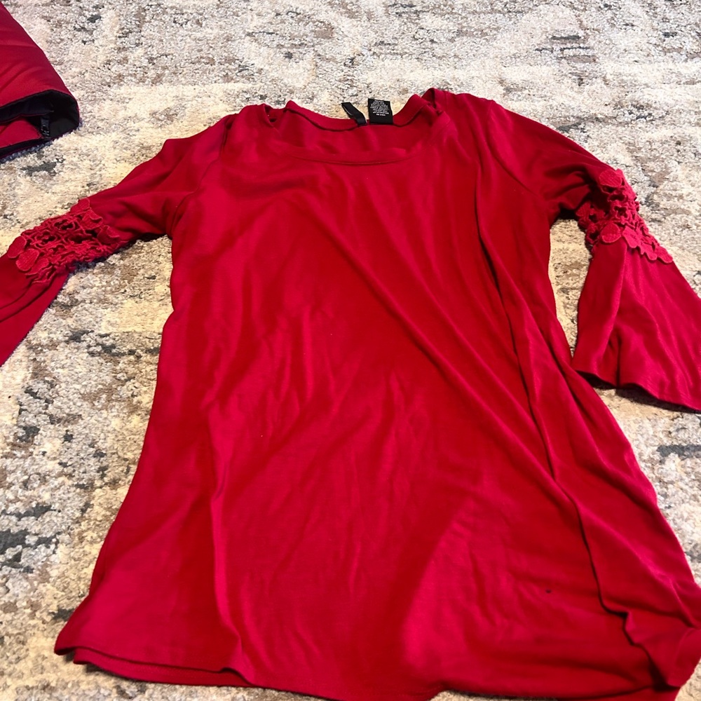New Directions Red Women's Top with Lace Sleeves